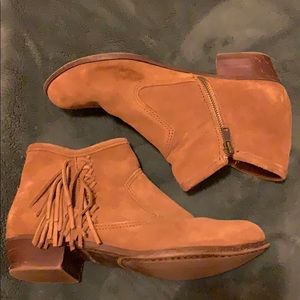brown ankle boots with small heel